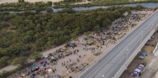 Many migrants staying in U.S. even as expulsion flights rise