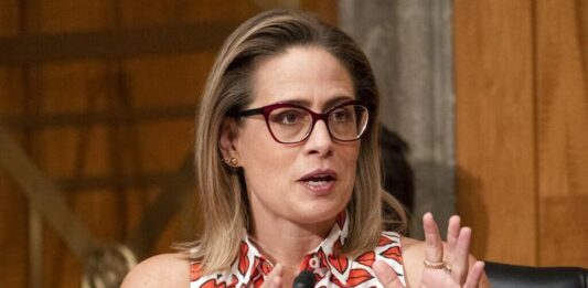 Kyrsten Sinema, Mark Kelly back Katie Hobbs’ push against feds for border ‘disaster’